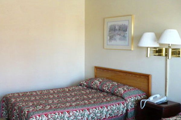 Knights Inn Cheyenne